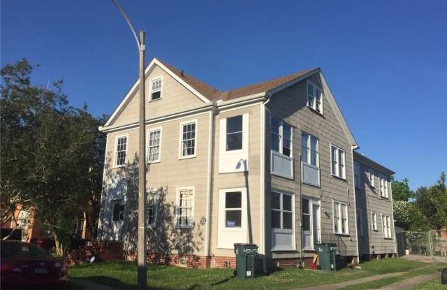 4219 VINCENNES Place