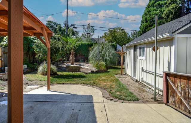 4 Bedroom 2 Bathroom Home in Salem