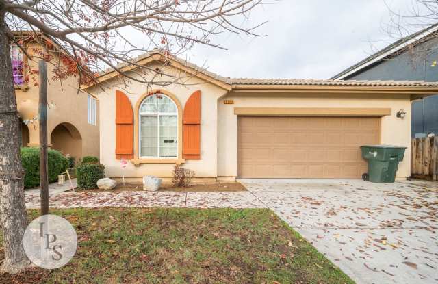 North East Fresno ‘Like New’ Home, 3BR/2BA, Built 2008 - Lots of Amenities!