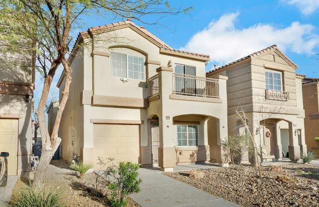 Versatile Home with Dual Primary Bedrooms - Separate Downstairs & Upstairs Suites with Loft