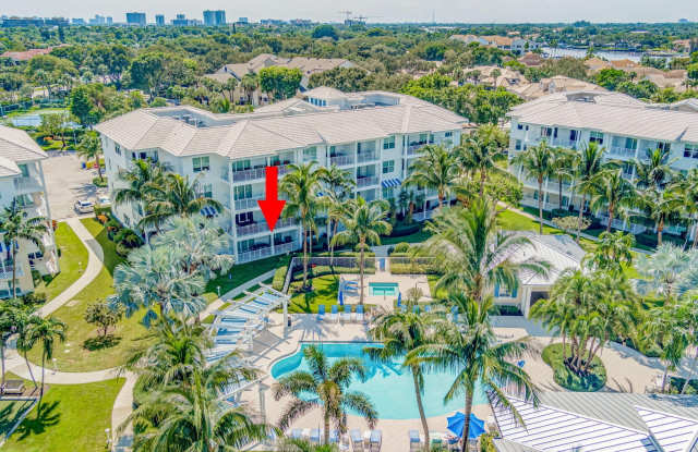 914 Bay Colony Drive S