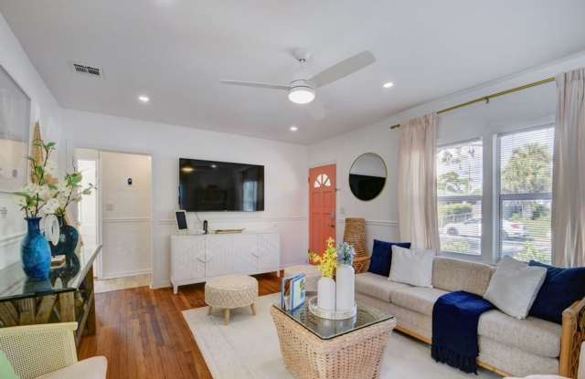 Charming 2BR House in Lake Worth Beach