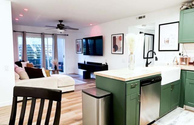 Photo of Charming Lake Forest Condo Ready for You! 2 Bed | 1 Bath | 915 SF