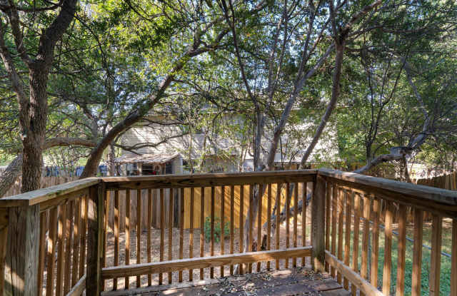 898 Sagewood Trail
