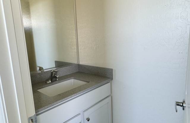 1659 Luna Cliff Avenue