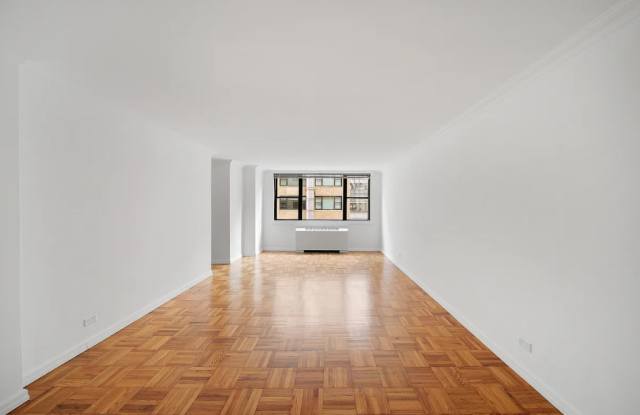 Photo of 325 W 57th St