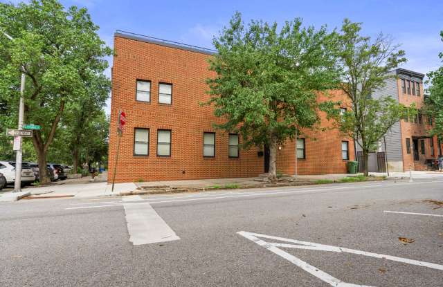 4 Bedroom / 3 Bathroom Modern Contemporary Home in Canton, Baltimore!