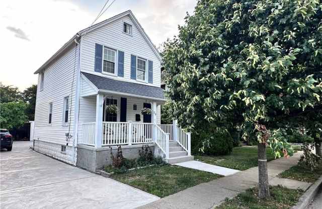 28 Saint Marks Avenue