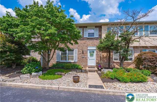 4531 N Hedgerow Drive