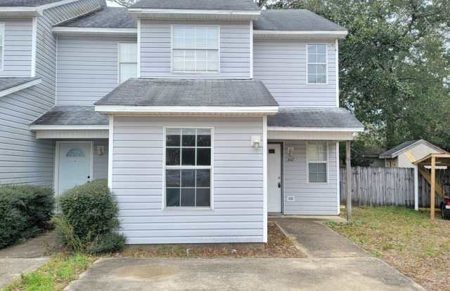 647 Virginia Oak Ct. MOVE IN SPECIAL!! Waived $350 Cleaning Fee!!!!!