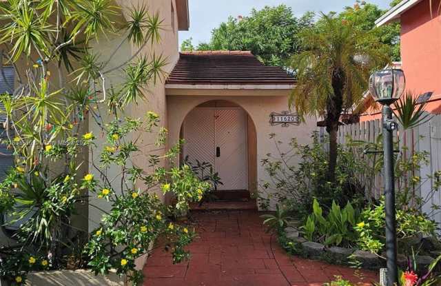 11520 SW 33rd Ter