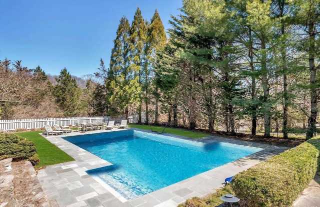6 Plume Grass Way