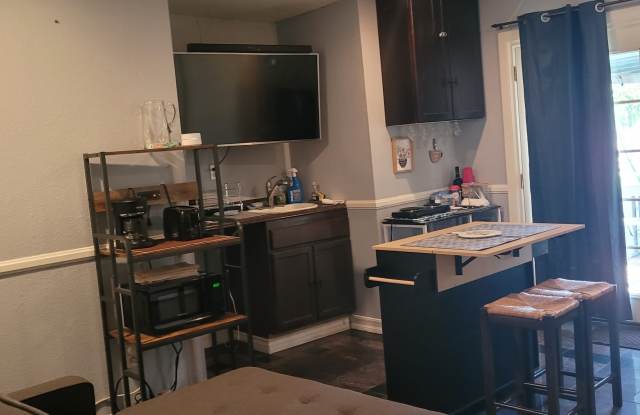 Photo of 870 East Morgan Street