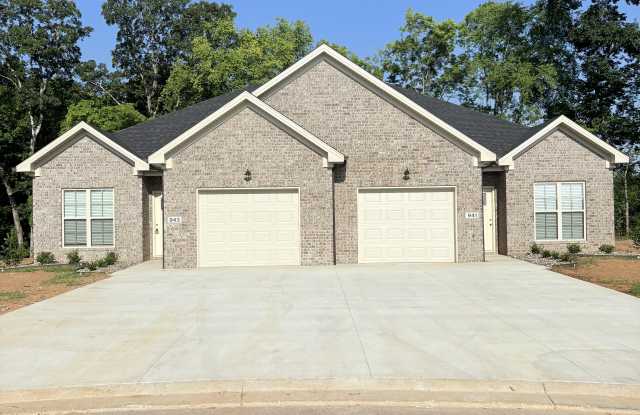 943 Rodeo Ln