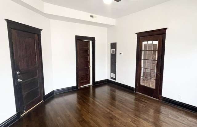 4302 S Fairfield Avenue