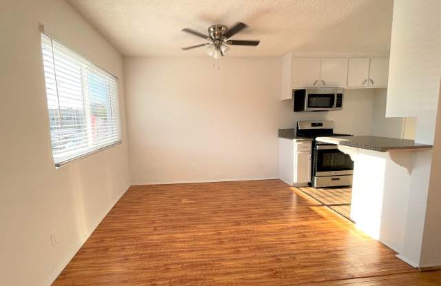 Photo of 5715 Vineland Avenue