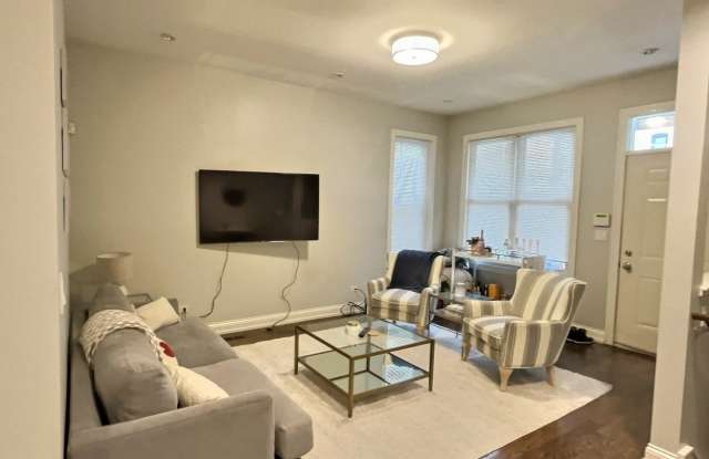 2538 N Southport Avenue unit: 1R