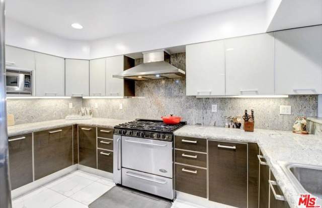 1319 N Detroit St unit: 108