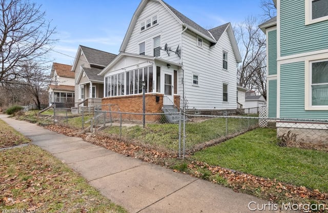 1039 Jackson St NW - 1039 Jackson Street Northwest, Grand Rapids, MI 49504