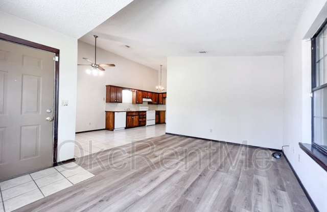8521 Justin Pl