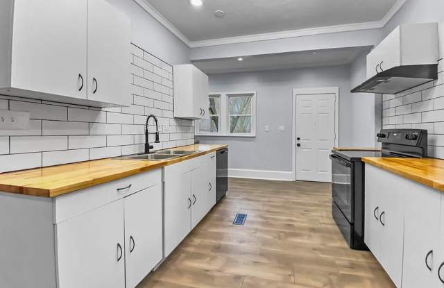 Photo of 2292 Bellfield Avenue