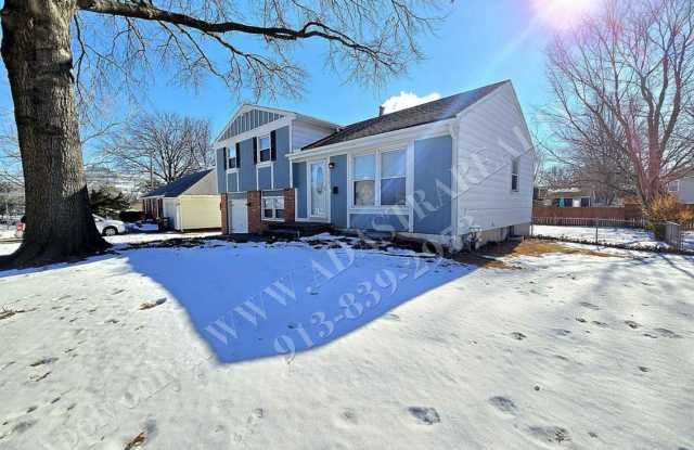 FANTASTIC 3 Bed 2 Bath Home in Overland park-Coming SOON!