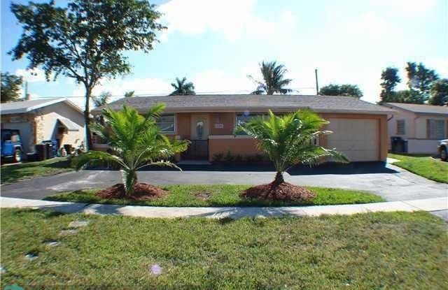 9200 NW 25TH CT - 9200 Northwest 25th Court, Sunrise, FL 33322