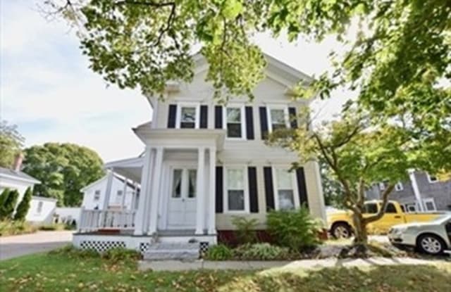 39 Oak Street - 39 Oak Street, Middleborough Center, MA 02346