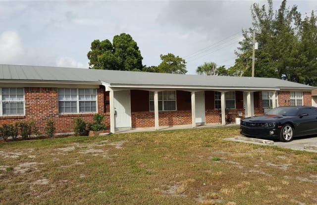 102 6th St - 102 6th Street, Lake Park, FL 33403