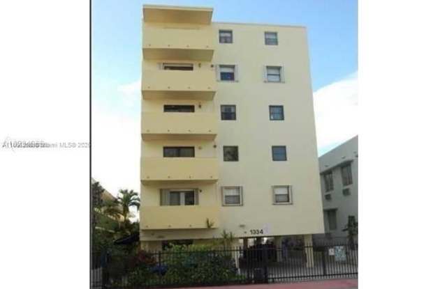 Photo of 1334 Collins Ave