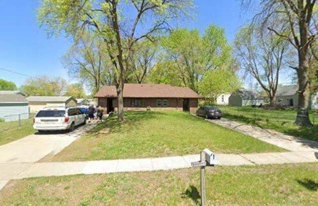 4158 E Hull Ave - 4158 East Hull Avenue, Des Moines, IA 50317