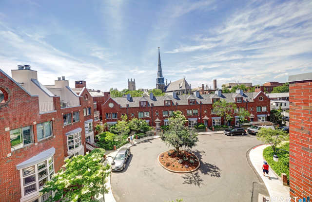 39 Temple Court