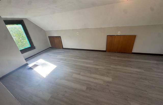 Charming 3-Bedroom Property in Prime Location (SECTION 8 VOUCHERS ACCEPTED)