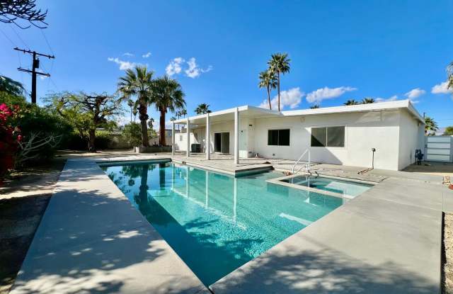 AVAILABLE NOW! 3 Bedroom 2 Bathroom POOL HOME in Palm Springs !
