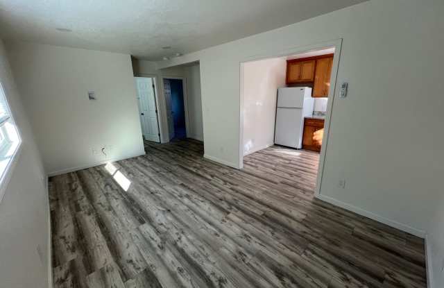 BEAUTIFUL DETACHED ADU WITH AC, NEW APPLIANCES, PRIVATE ENTRANCE, UPDATED KITCHEN AND MORE!!!