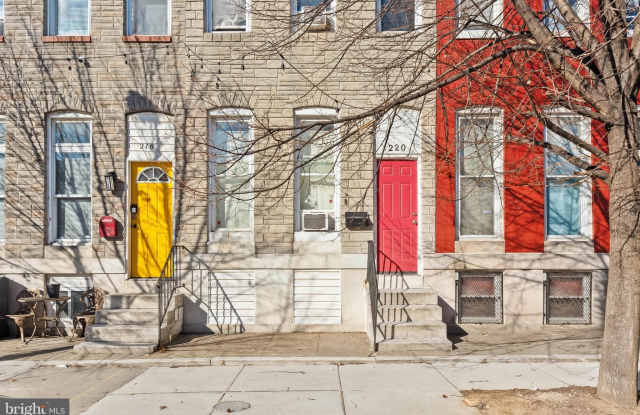 220 N LUZERNE Avenue