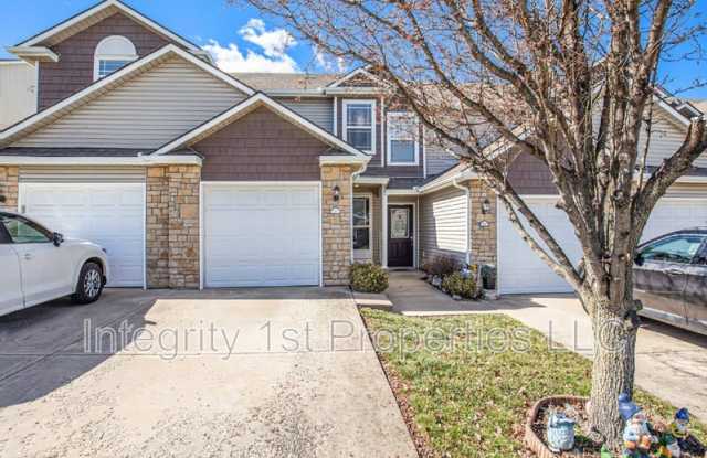 210 North Pointe Lane
