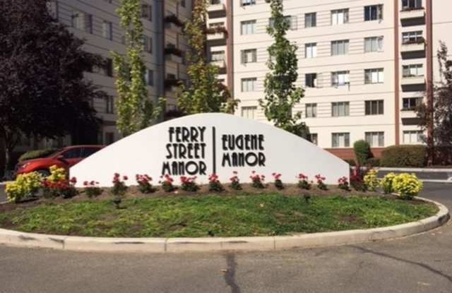 Photo of Eugene Manor Apartments