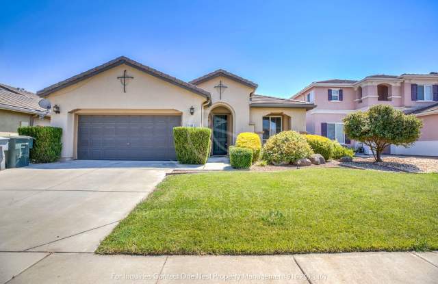 Plumas Lake Rental, Huge Living Room