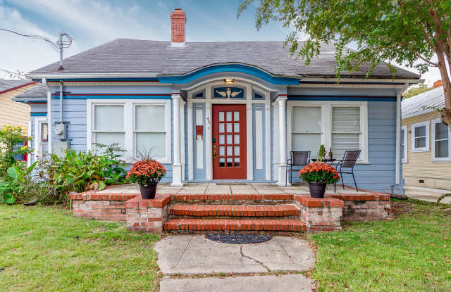 Photo of 418 East Myrtle Street - 2