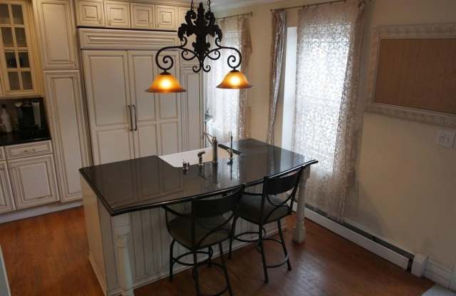 GREAT 5 BED 3.5 BATH IN THE SOUTH END!!!