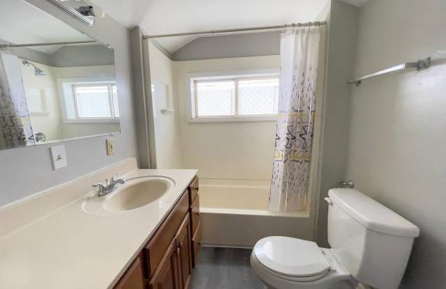 PRELEASING for AUGUST! Close to Campus