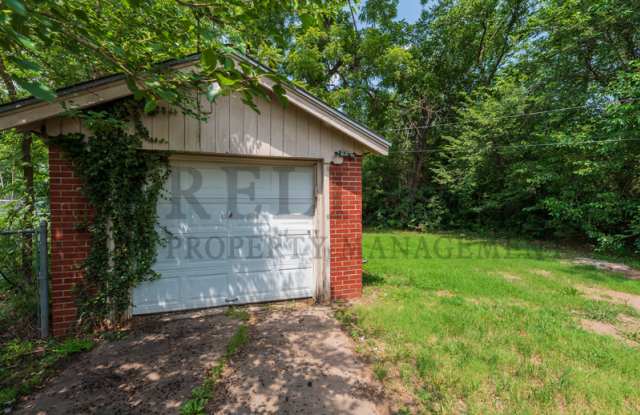 839 North Oliver Street