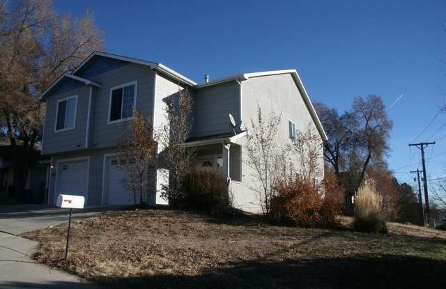 3 Bedroom Duplex Near Downtown Available!