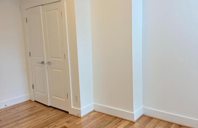 Photo of 1604 LEVIS Street NE