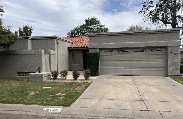 8137 E DEL LATON Drive - 8137 East Del Laton Drive, Scottsdale, AZ 85258