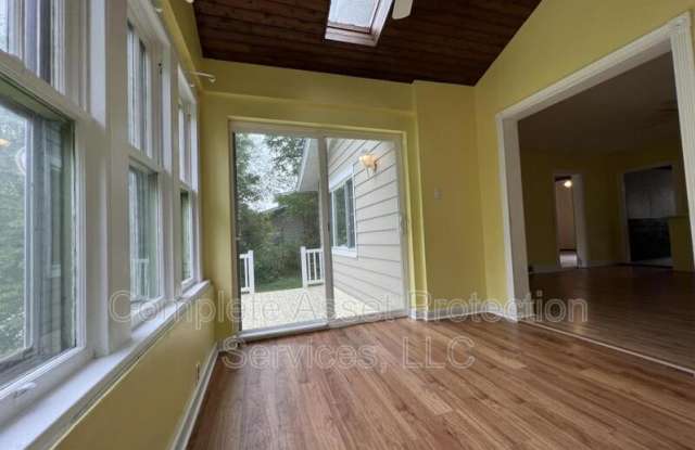 Photo of 825 East Cleveland Avenue