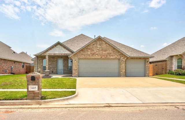 Charming 3-Bedroom Home with 3-Car Garage in Moore!