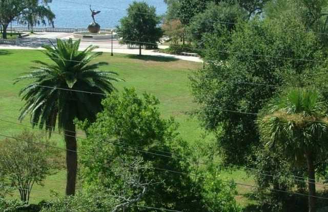 1661 RIVERSIDE Avenue unit: 402