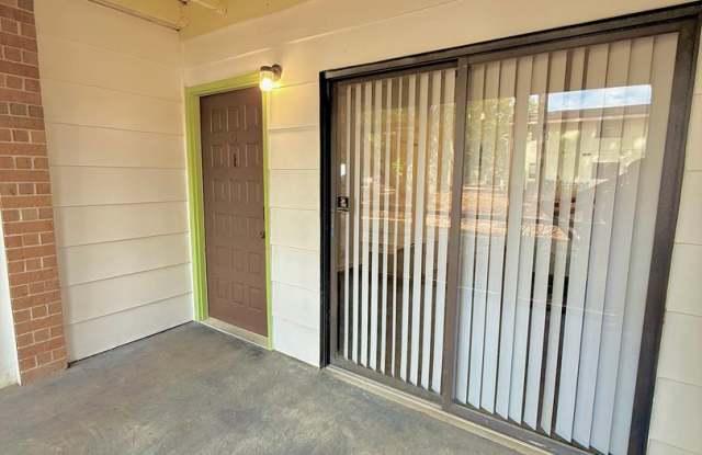 Now available! Charming 2 bed / 1 bath condo in a prime Tallahassee location.